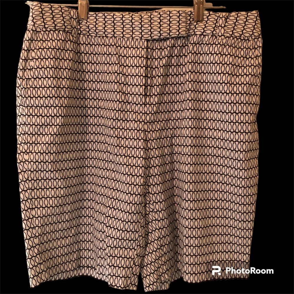 Liz Claiborne black & white geometric patterned dress shorts
